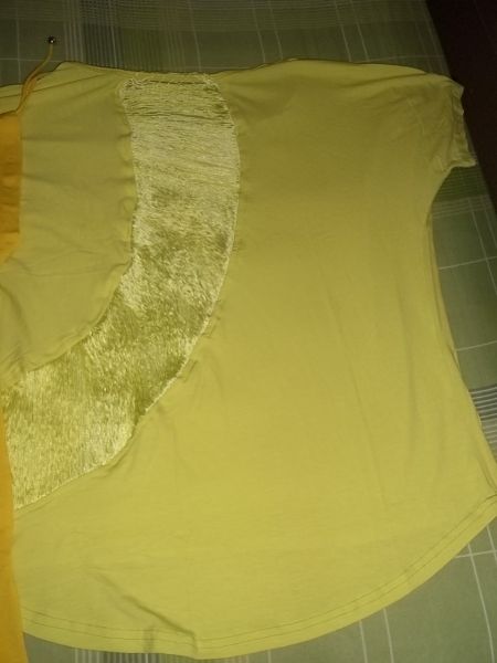 Blusinha detalhe desfiado nas costas